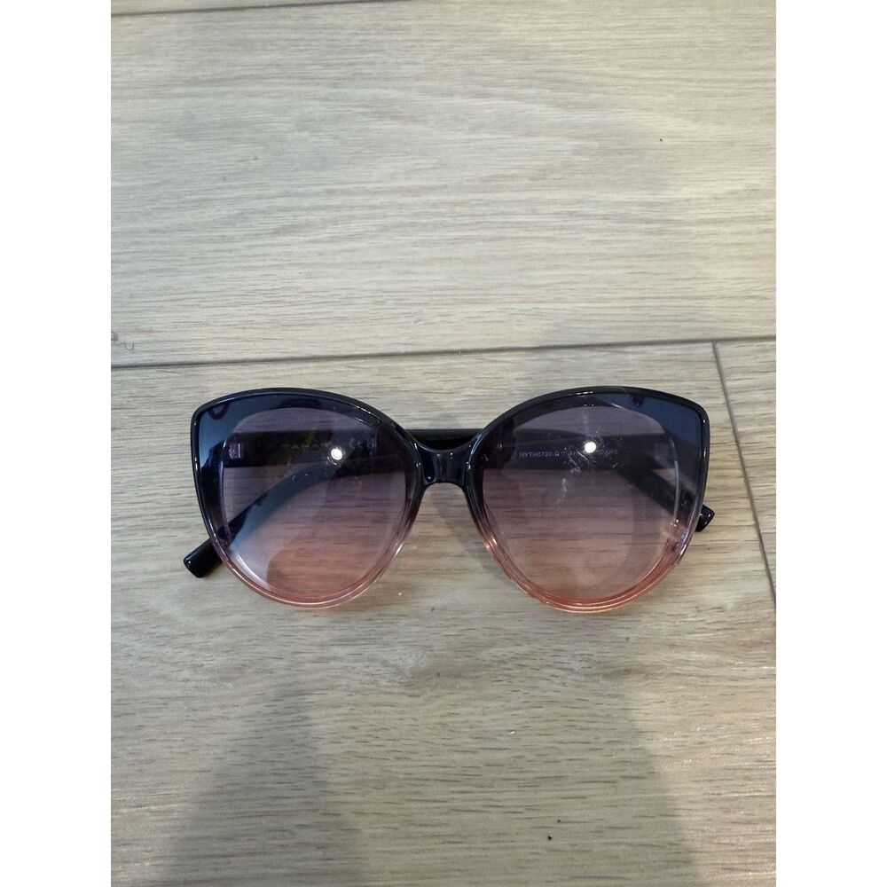 TAHARI oversized Pink And Black Women's Sunglasses TH880 Excellent Condition